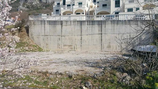 House for sale with a large plot in Dobrota, — photo 30